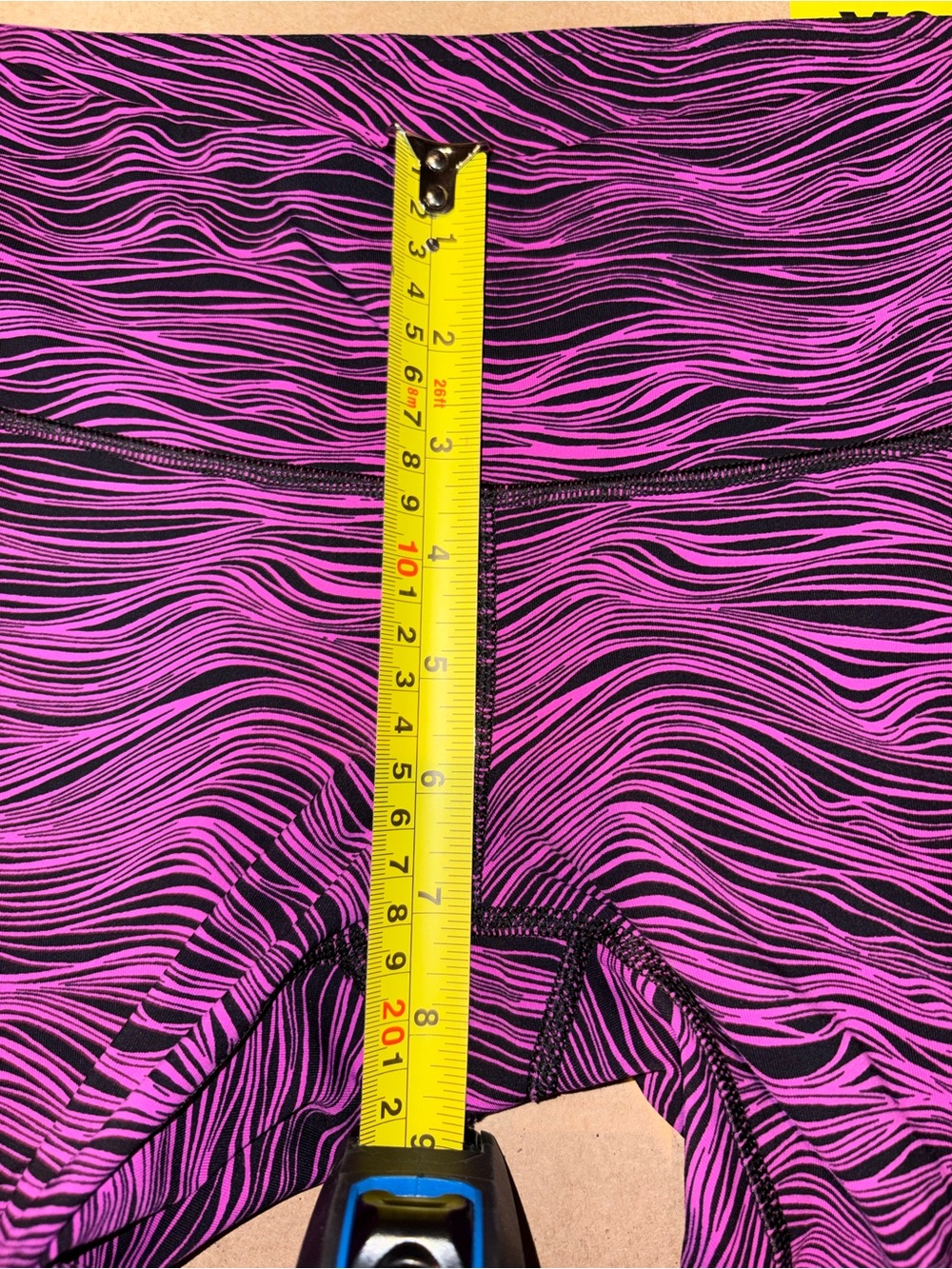 Lululemon Pink Black Wavy Print Crop Leggings Capris Size 8 💕🖤 - Picture 6 of 7